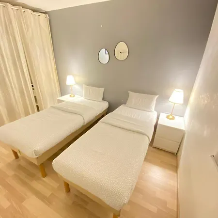 2 Bedroom Calm La Defense Apartment