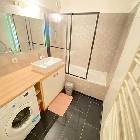 Apartment 2 Bedroom Calm La Defense *