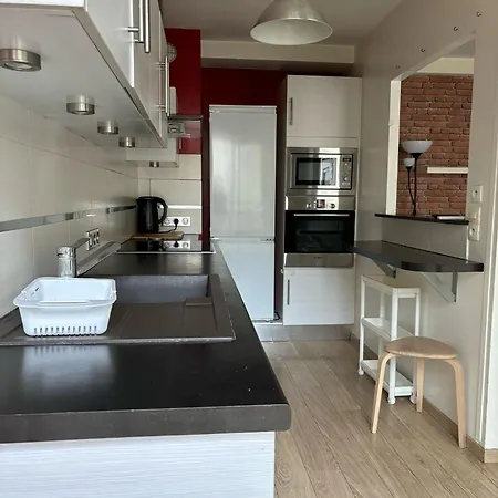 2 Bedroom Calm La Defense *