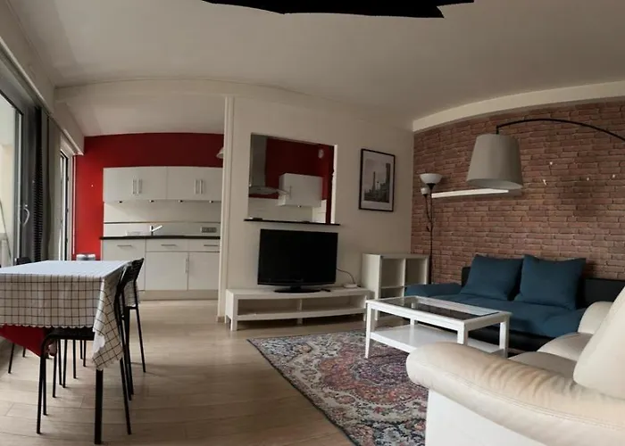 2 Bedroom Calm La Defense